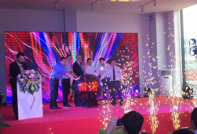 绵阳新华东风雷诺4S店盛大开业4.jpg 绵阳新华东风雷诺4S店盛大开业4.jpg